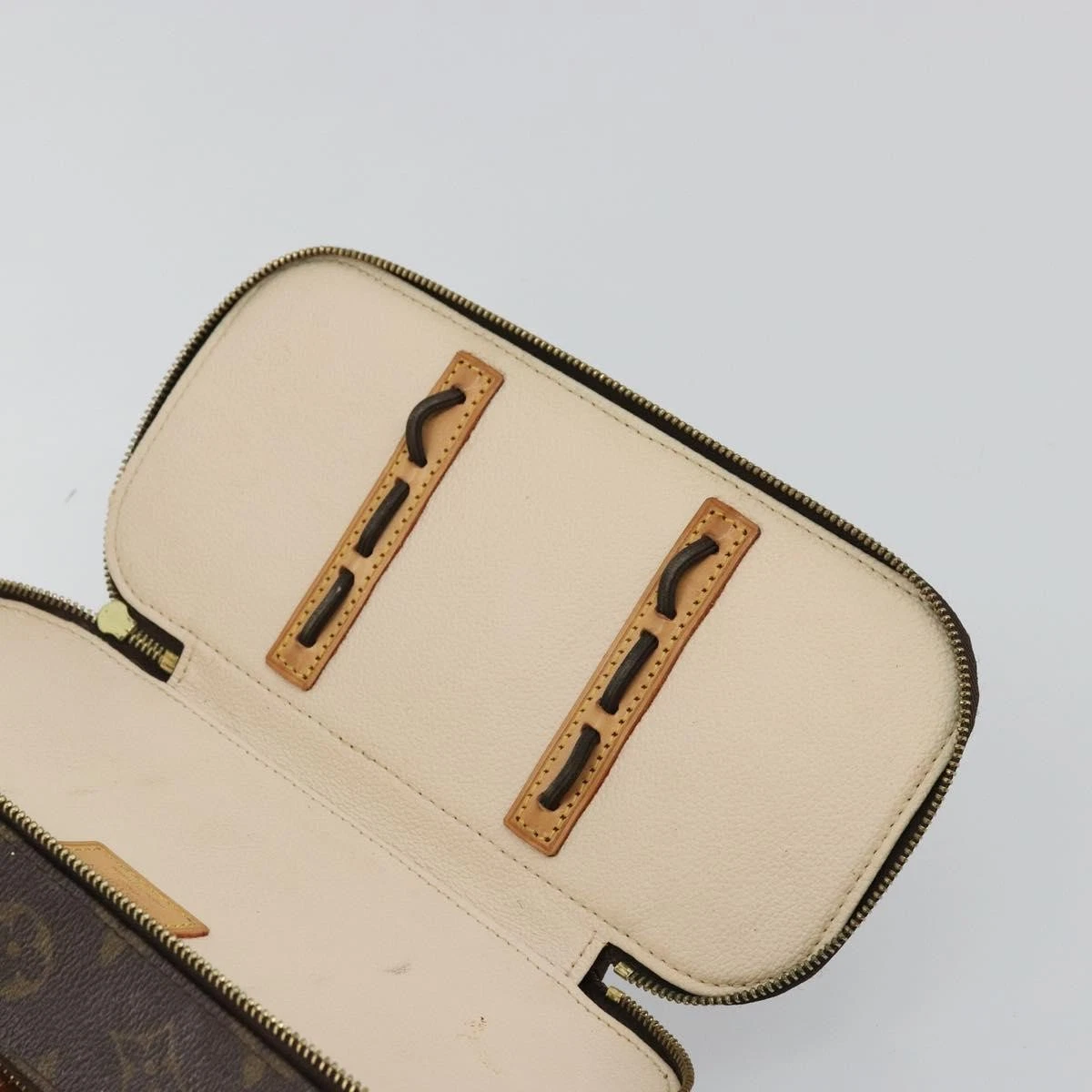 $750 LOUIS VUITTON Monogram Trousse Blush PM VI0052