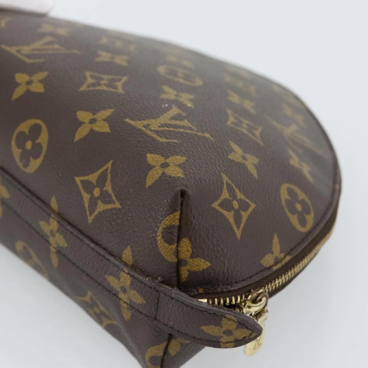 $620 2002 LOUIS VUITTON Monogram Trousse Demi Ronde TH0022