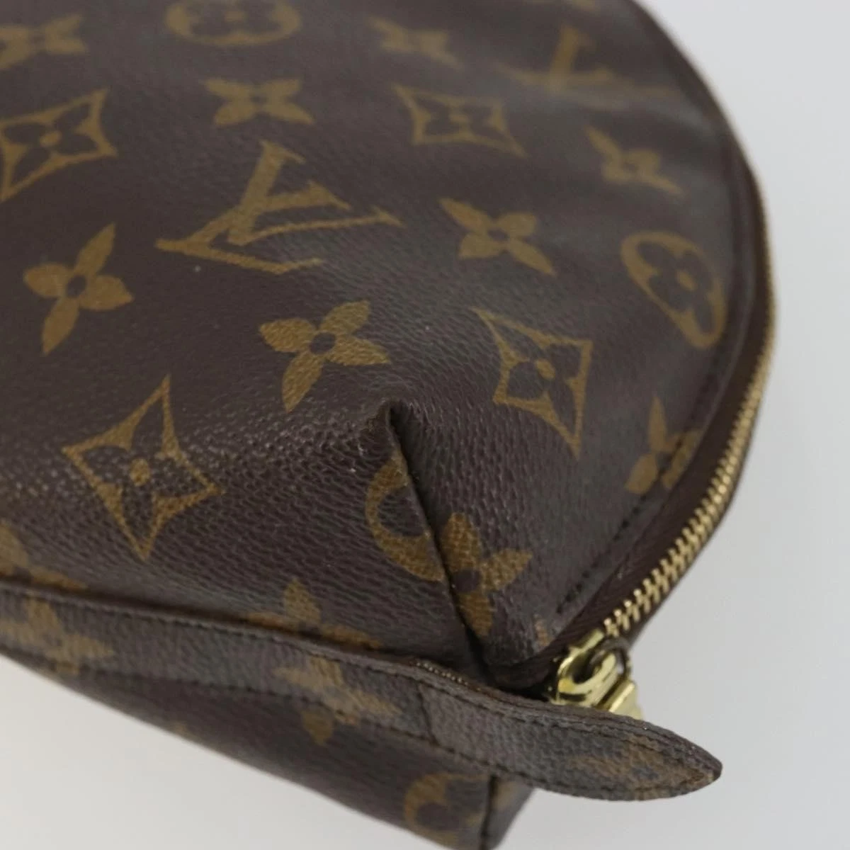 $620 2002 LOUIS VUITTON Monogram Trousse Demi Ronde TH0092
