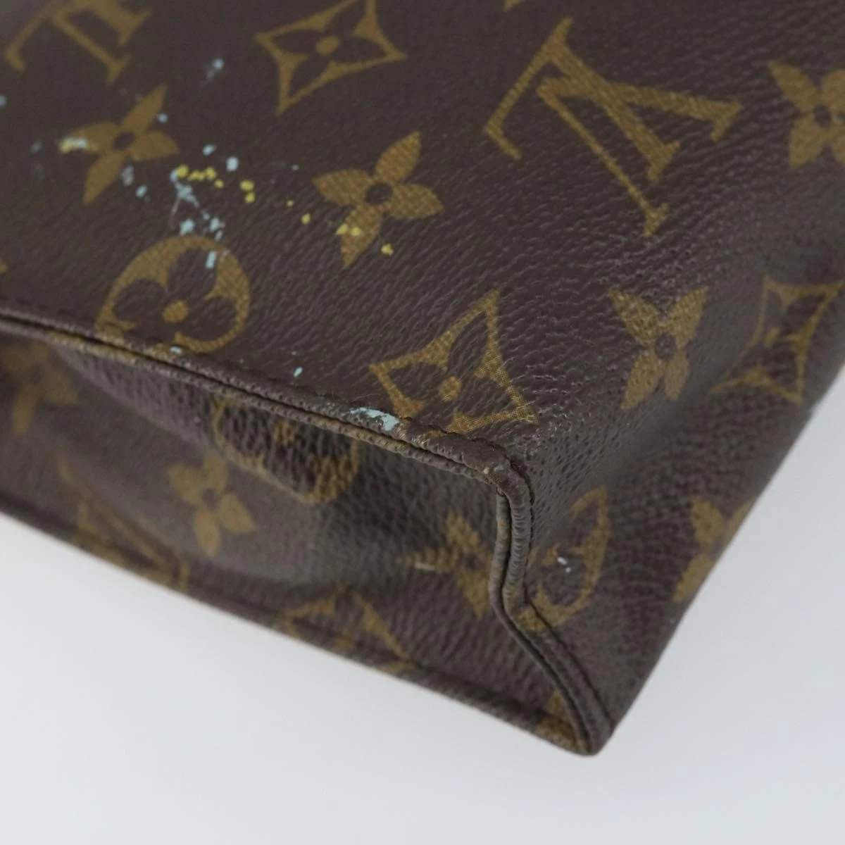 $760 LOUIS VUITTON Monogram Toiletry Pouch 26