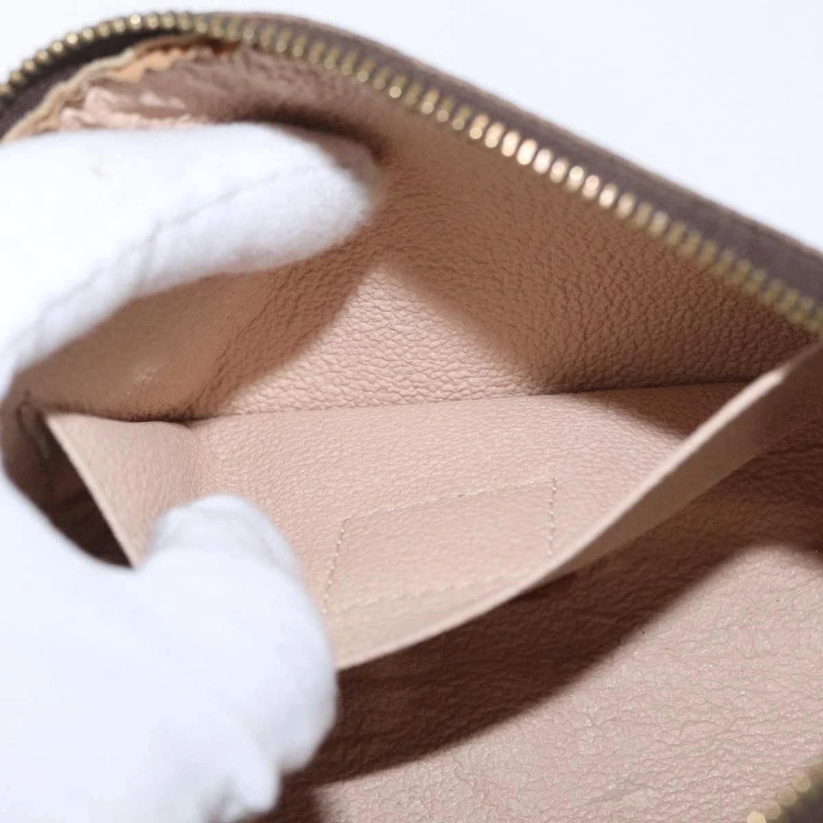 $625 2001 LOUIS VUITTON Monogram Cosmetic Pouch CA0091