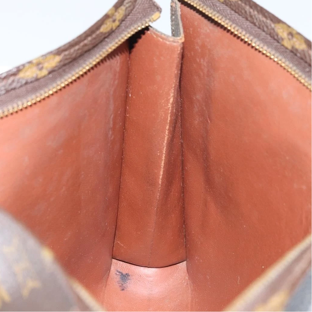 $760 LOUIS VUITTON Monogram Toiletry Pouch 26 France