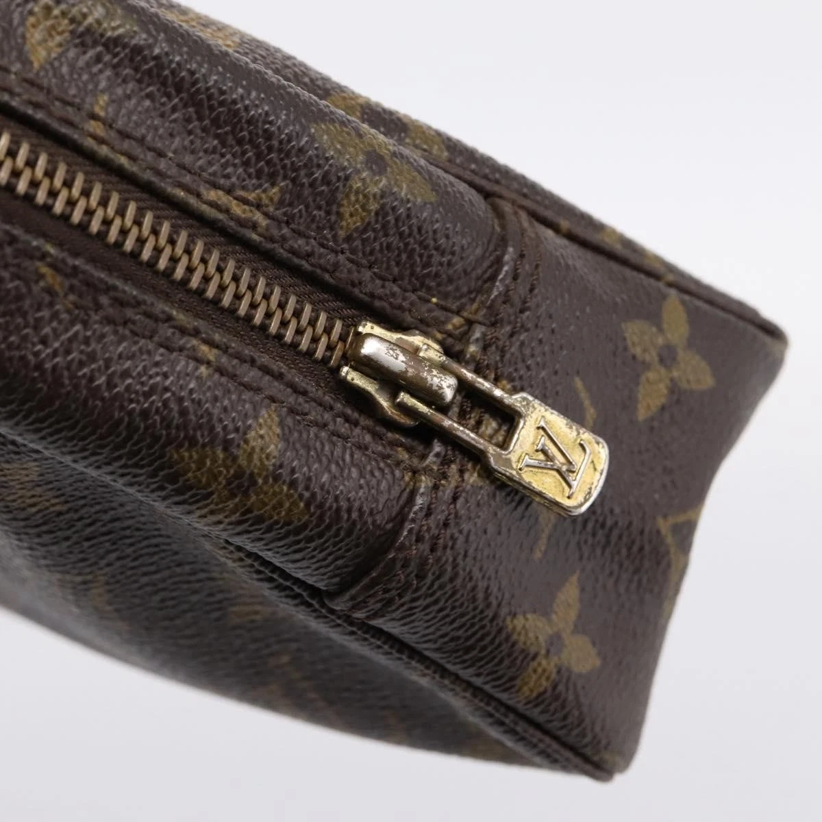 $600 1987 LOUIS VUITTON Monogram Trousse Toilette 23 874TH