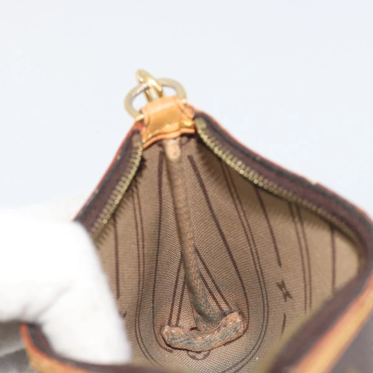 $1250 Louis Vuitton Monogram Mini Pochette Delightful