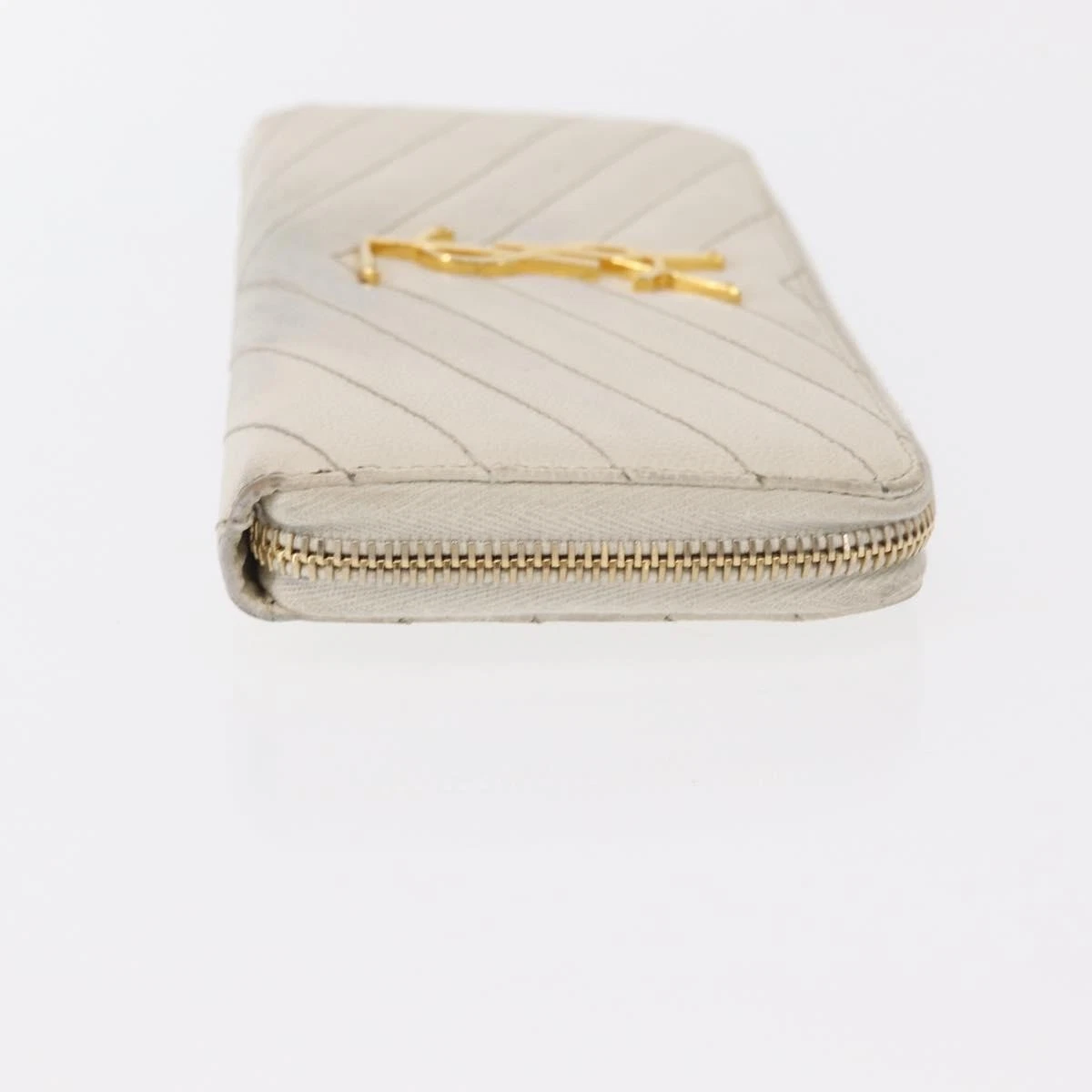 $950 Saint Laurent Grain De Poudre Matelasse Chevron Monogram Zip Around Wallet White