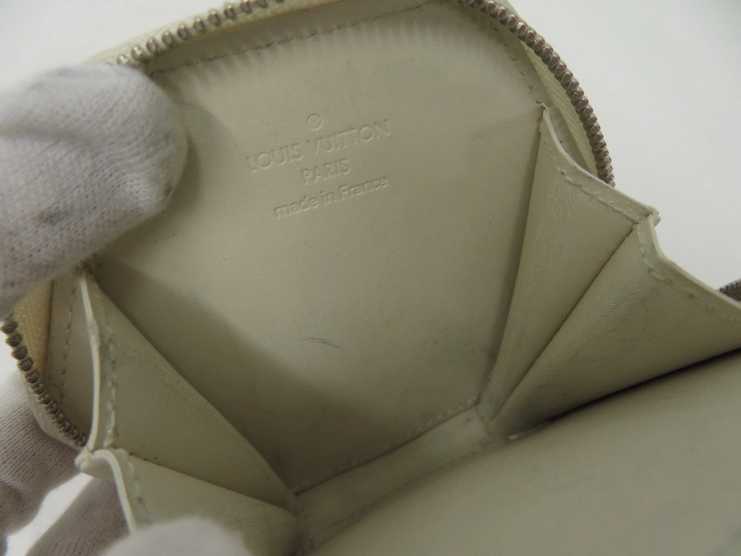 $550 2009 LOUIS VUITTON Vernis Porte-Monnaie Flocon MM Perle SN3009