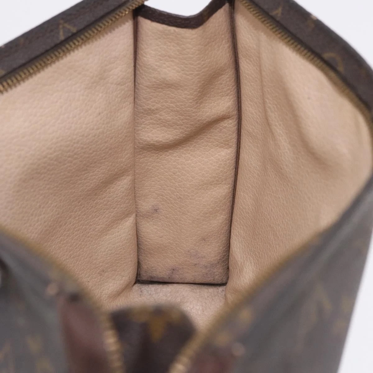 $760 1991 LOUIS VUITTON Monogram Toiletry Pouch 26 TH0971