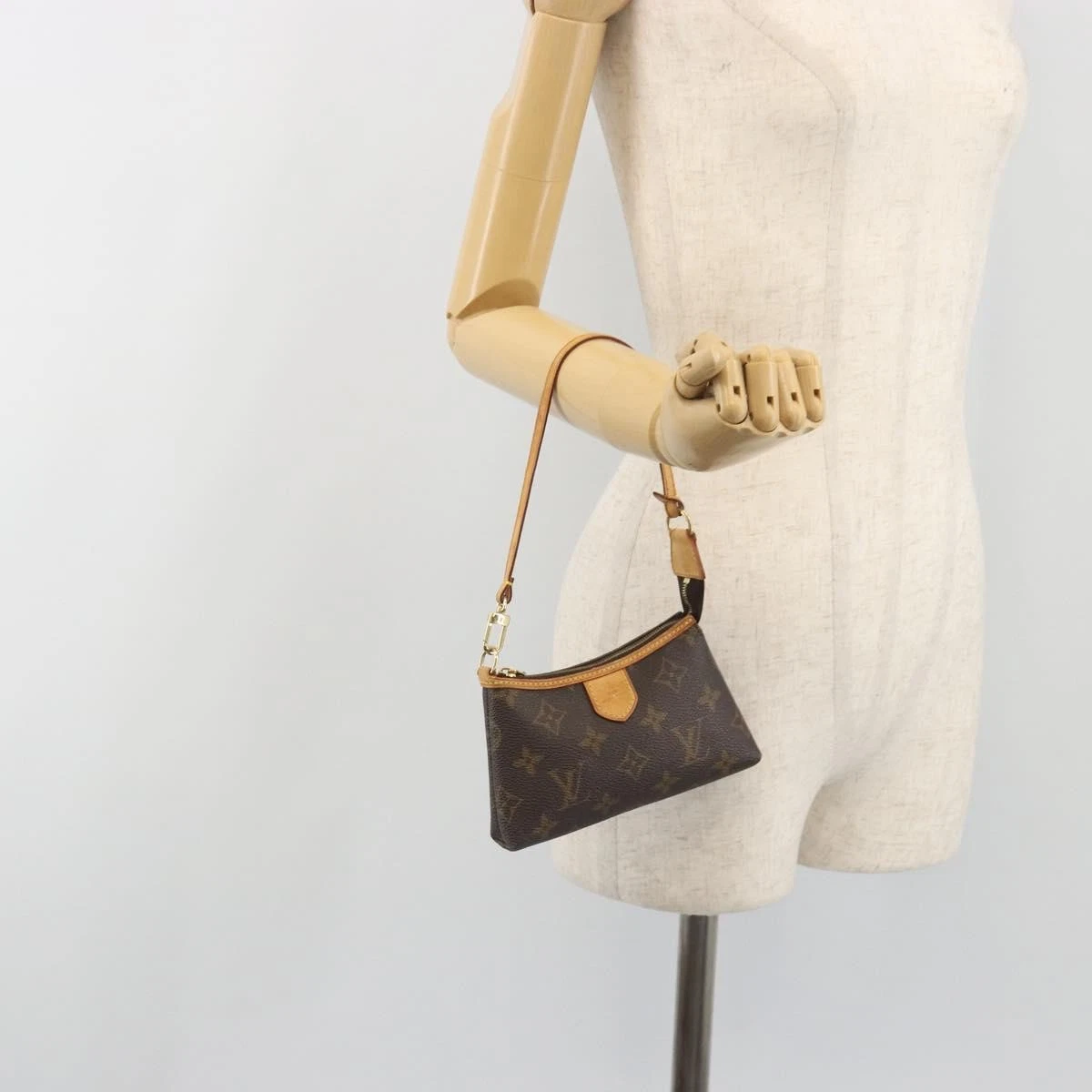 $1250 Louis Vuitton Monogram Mini Pochette Delightful