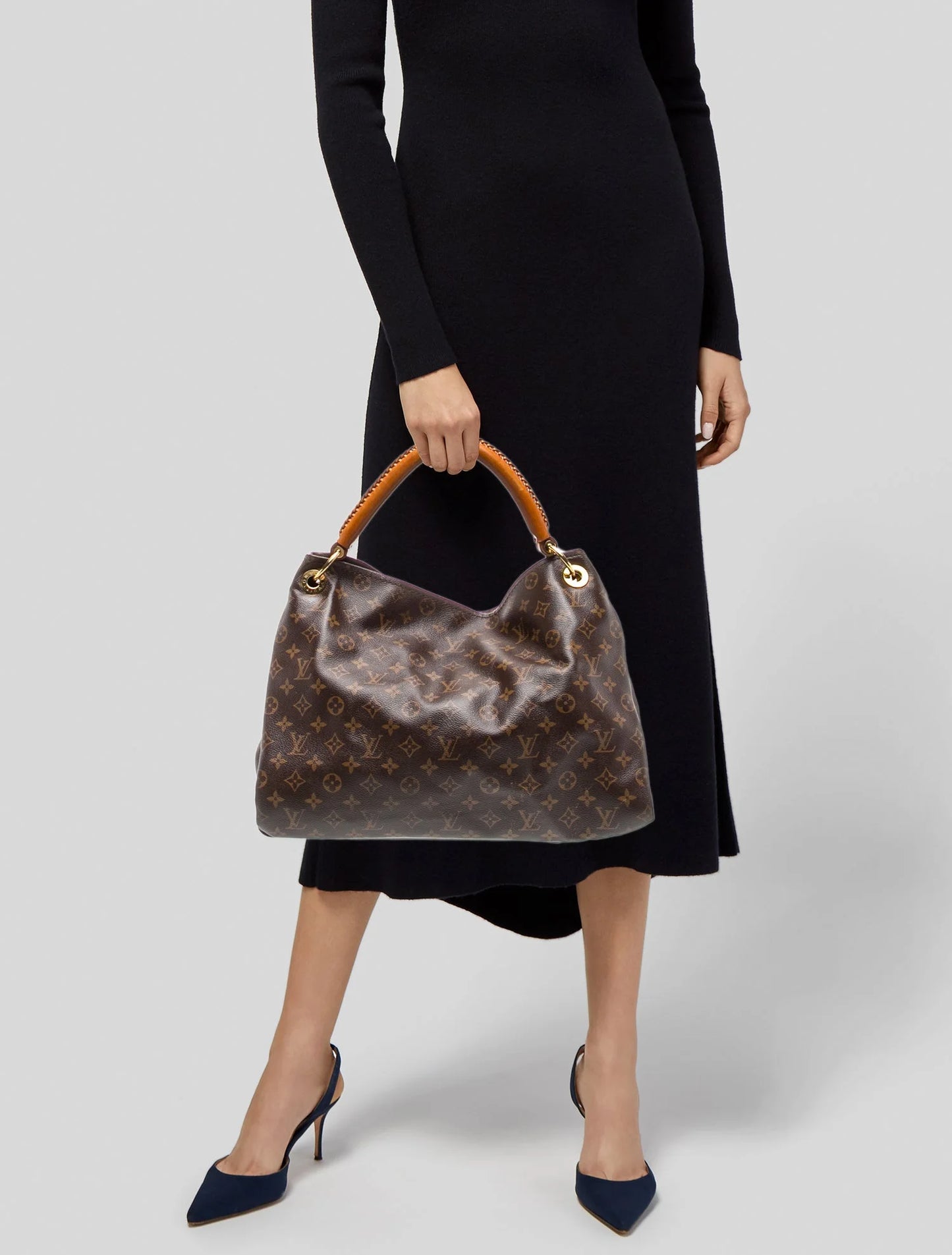 $2500 Louis Vuitton Monogram Artsy MM