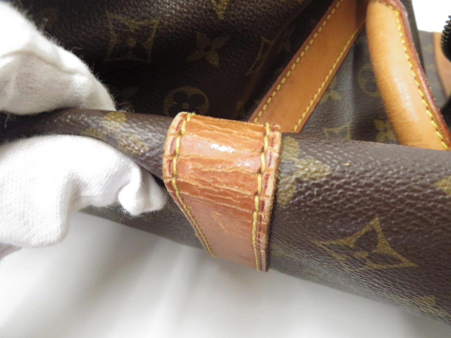 $2690 1990 Louis Vuitton Monogram Keepall Bandouliere 60 VI0950