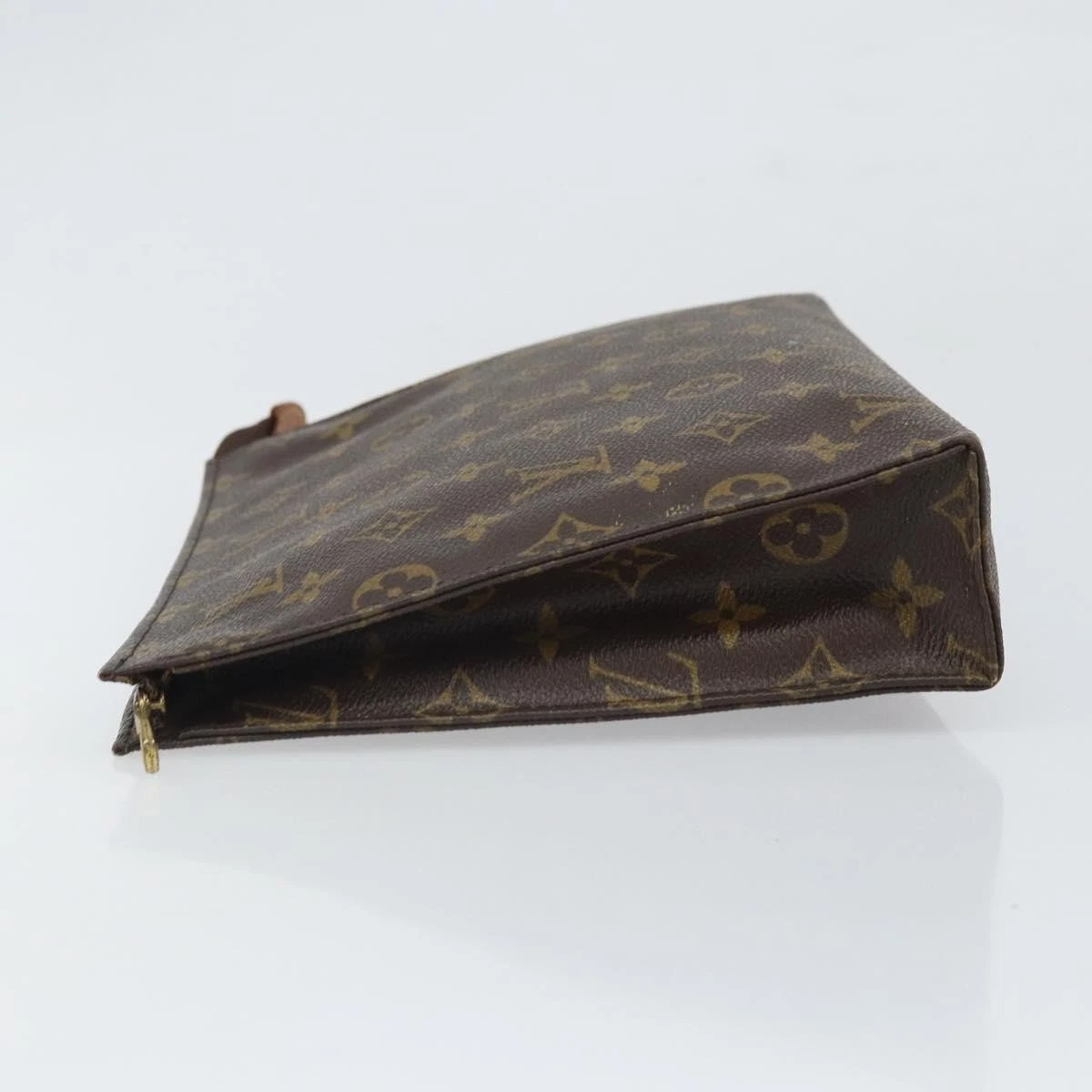$760 LOUIS VUITTON Monogram Toiletry Pouch 26
