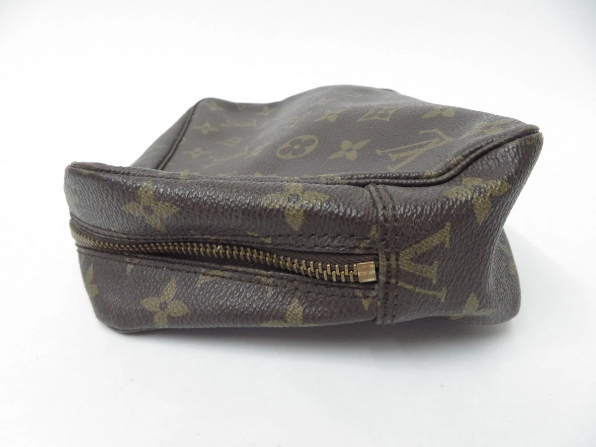 $730 2005 Louis Vuitton Monogram Trousse Toilette 23 TA0055