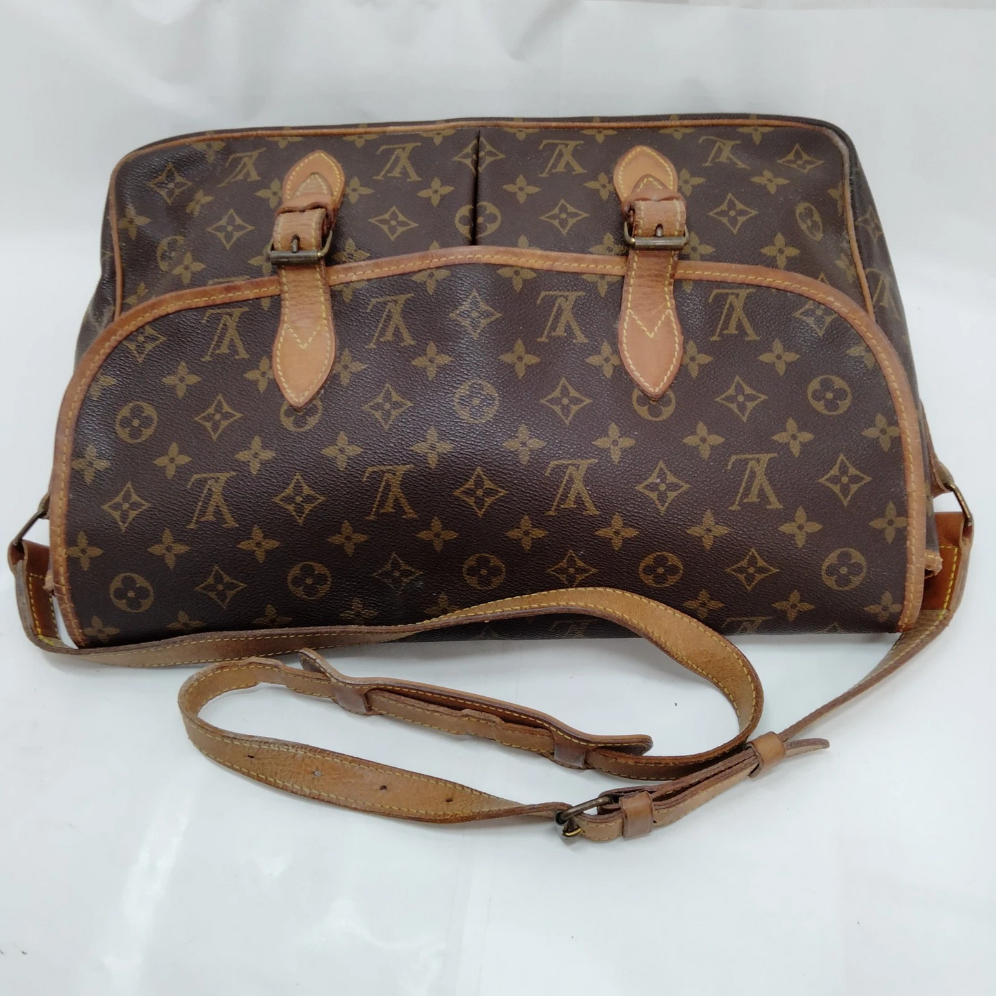 $1550 1992 Louis Vuitton Monogram Sac Gibeciere GM AR0992