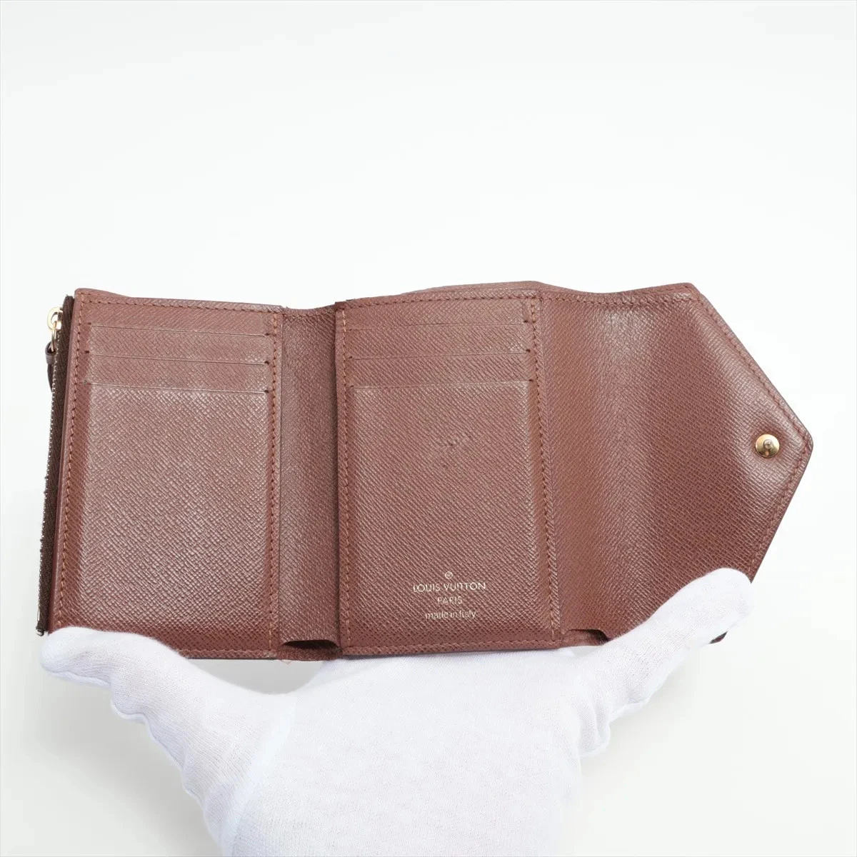 $605 2019 Louis Vuitton Monogram Victorine Wallet NZ1199