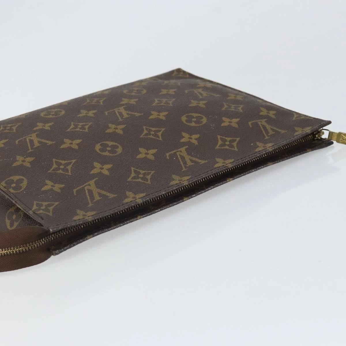 $760 LOUIS VUITTON Monogram Toiletry Pouch 26