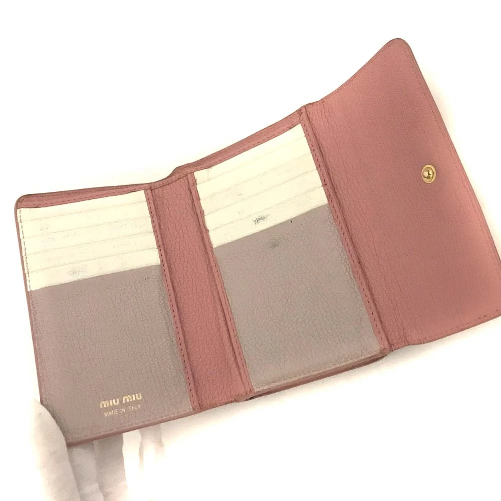 $695 Miu Miu Logo Leather Trifold Wallet – Pink