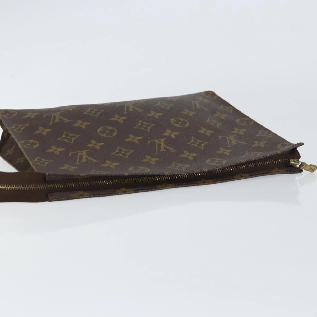$760 LOUIS VUITTON Monogram Toiletry Pouch 26 France