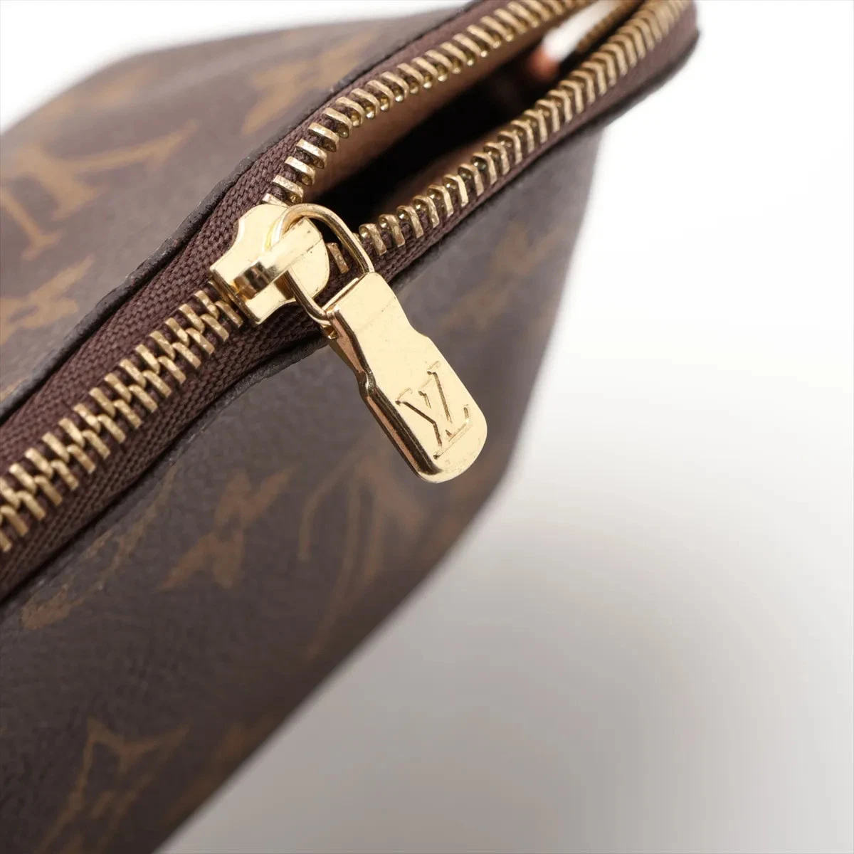Louis Vuitton Monogram Pochette cosmetic M47515 Brown Pouch There was an RFID re
