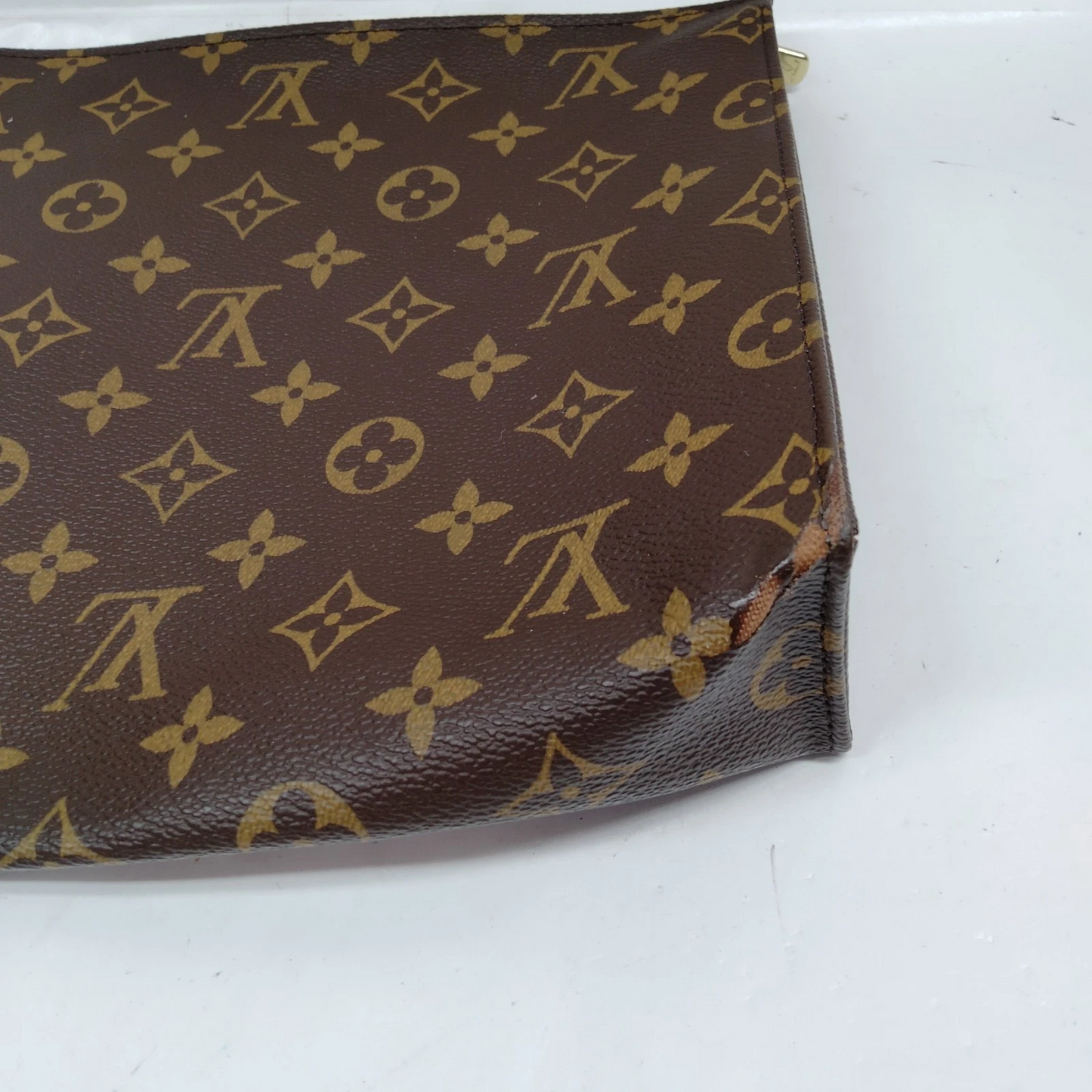 $760 2009 Louis Vuitton Toiletry 26 Brown Monogram DU4079