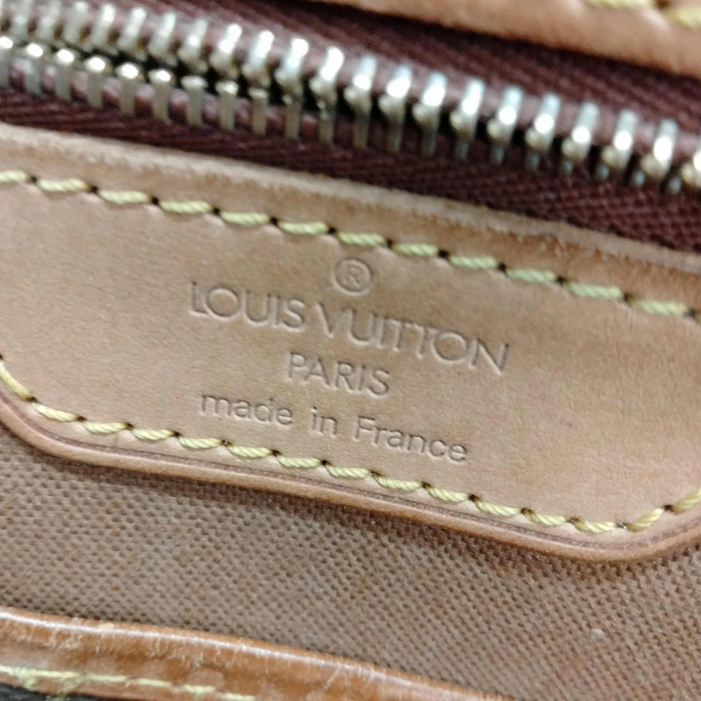 $1550 1992 Louis Vuitton Monogram Sac Gibeciere GM AR0992