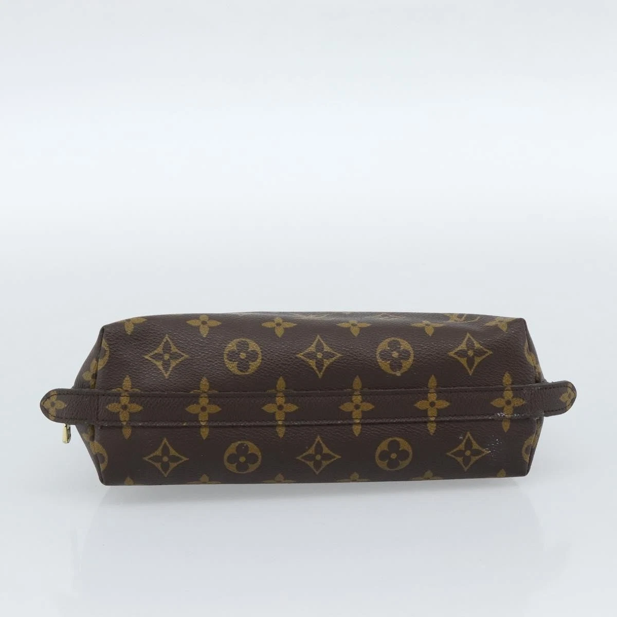 $620 2002 LOUIS VUITTON Monogram Trousse Demi Ronde TH0022