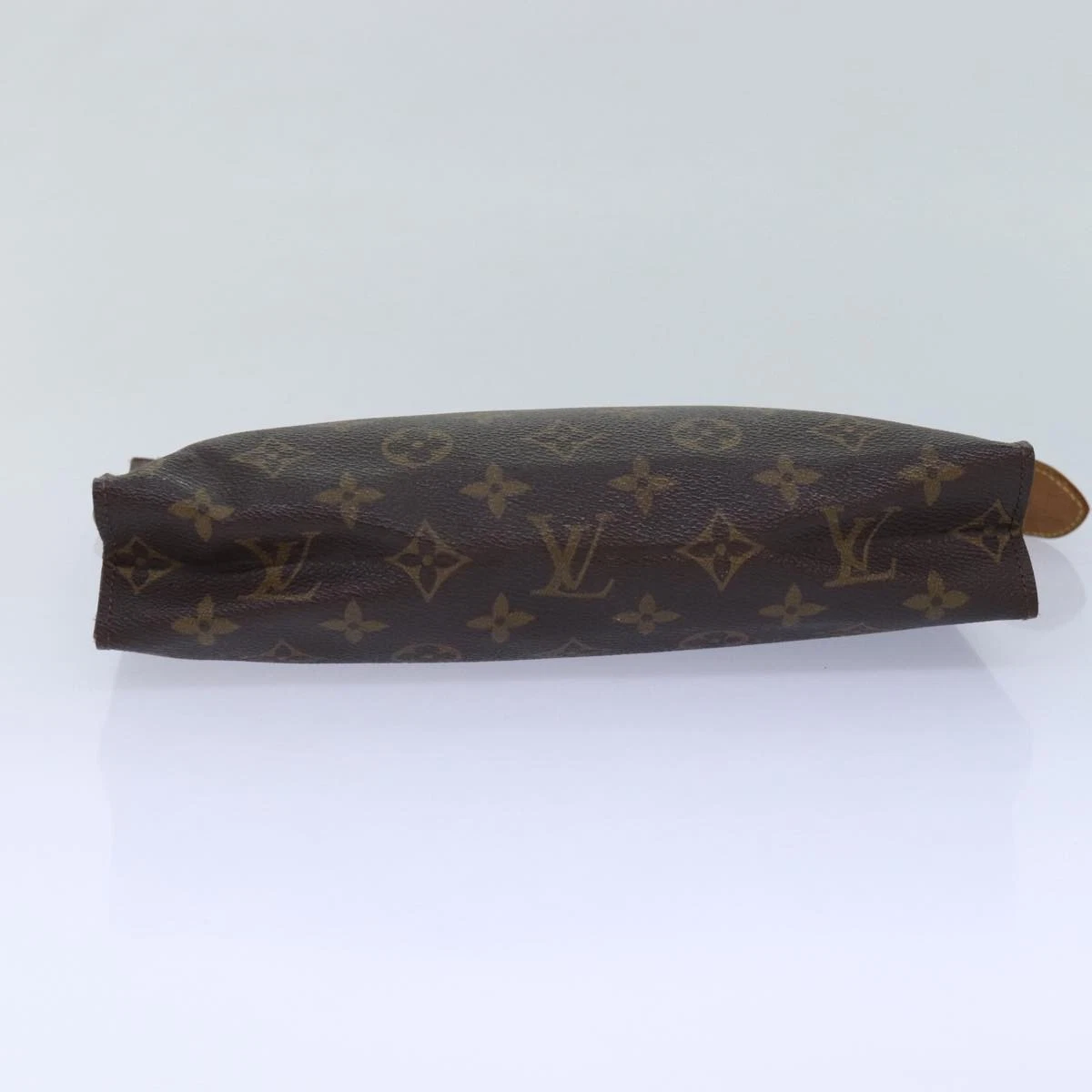 $760 LOUIS VUITTON Monogram Toiletry Pouch 26