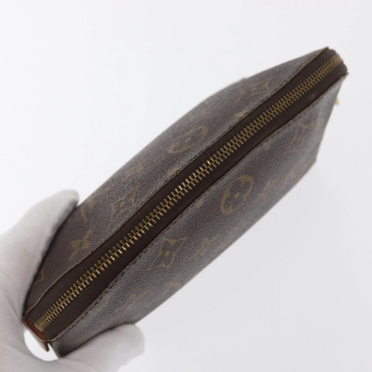$625 2001 LOUIS VUITTON Monogram Cosmetic Pouch CA0091