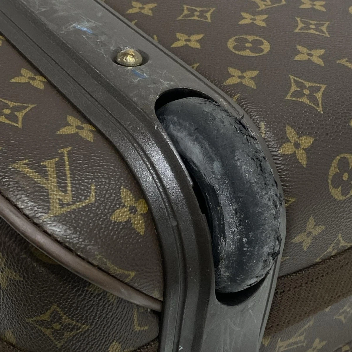 $3,850 2010 LOUIS VUITTON Pegase 60 Monogram Canvas Rolling Suitcase SP1010