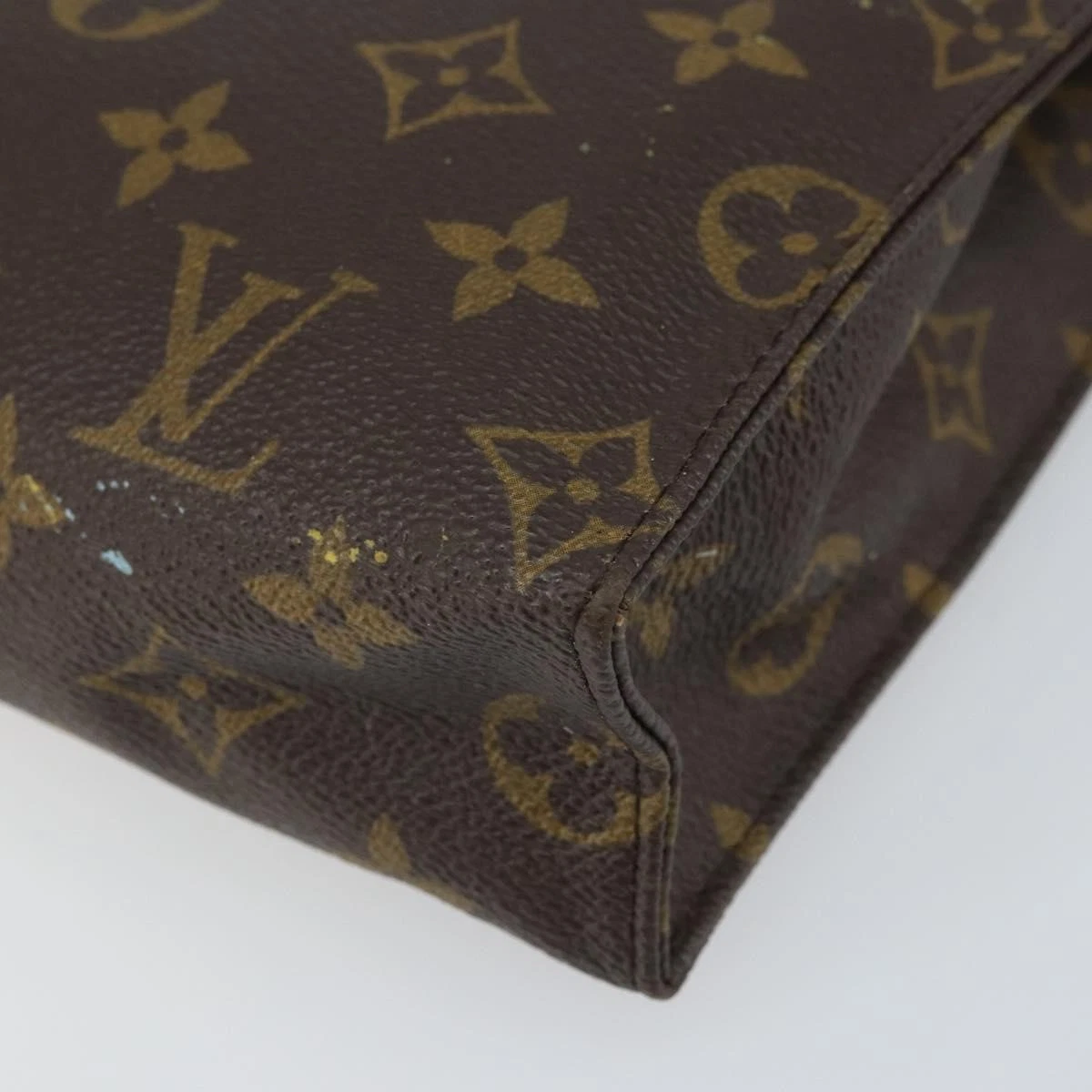 $760 LOUIS VUITTON Monogram Toiletry Pouch 26