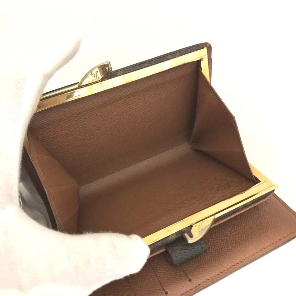$750 1997 Louis Vuitton French Kisslock Monogram Compact Wallet MI0977