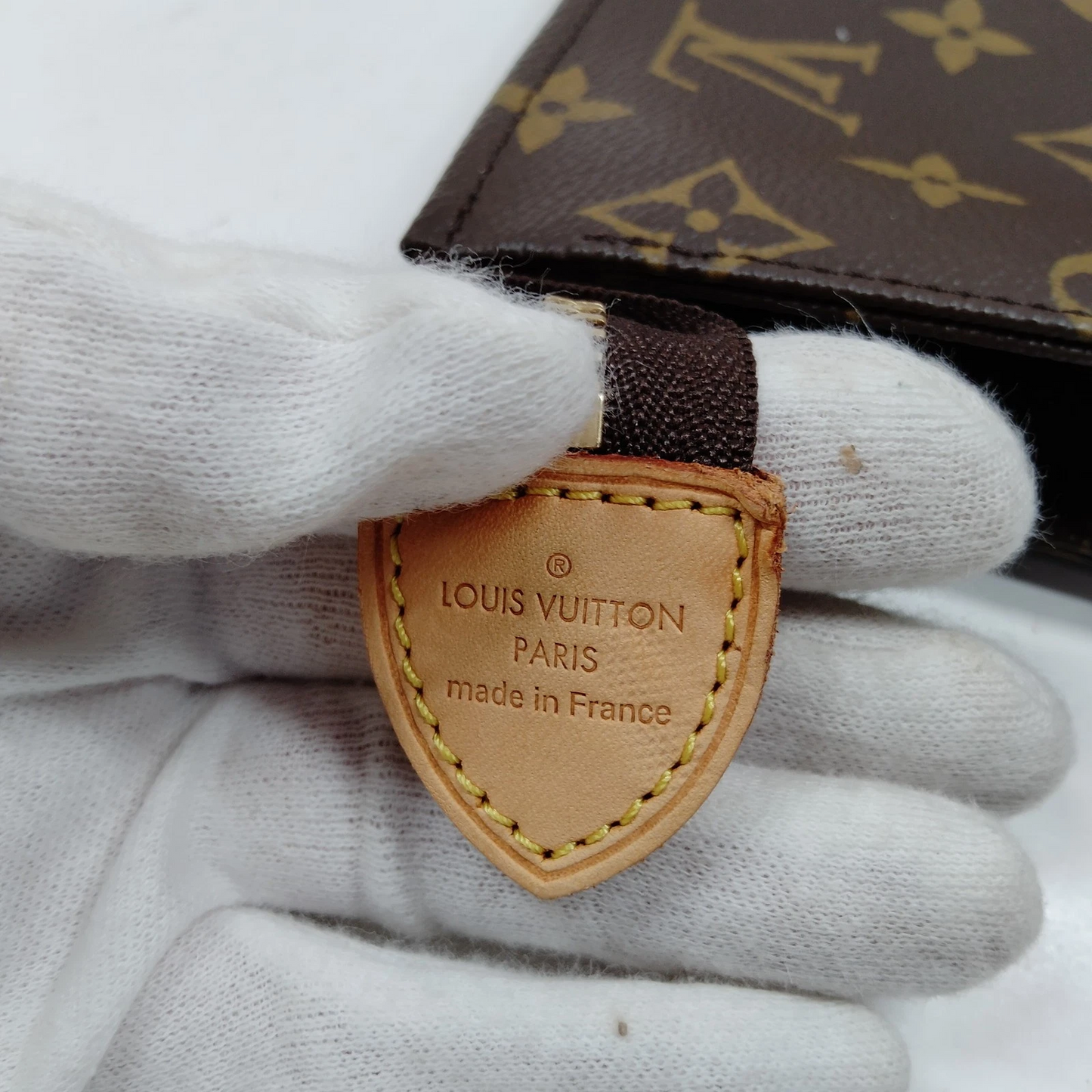 $760 2009 Louis Vuitton Toiletry 26 Brown Monogram DU4079