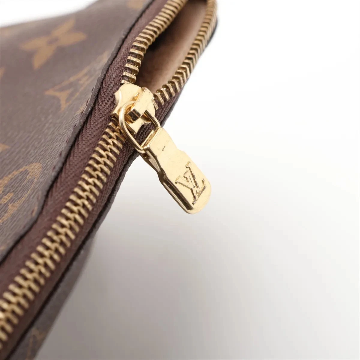 Louis Vuitton Monogram Pochette cosmetic M47515 Brown Pouch There was an RFID re