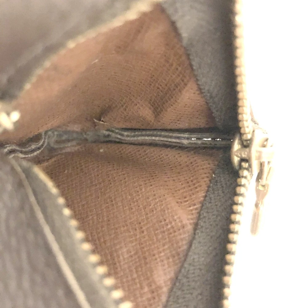 $345 2002 Louis Vuitton Monogram Key Pouch CA0012