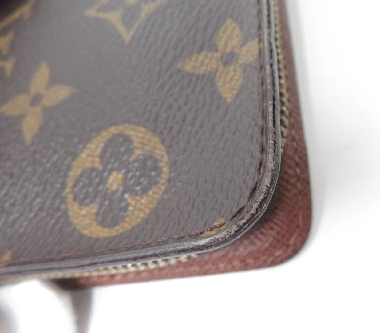 $915 2004 LOUIS VUITTON Monogram Porte-Monnaie Zippy Wallet CA0034