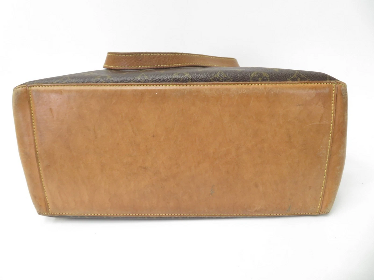 $1,650 2002 Louis Vuitton Monogram Cabas Mezzo AR0022