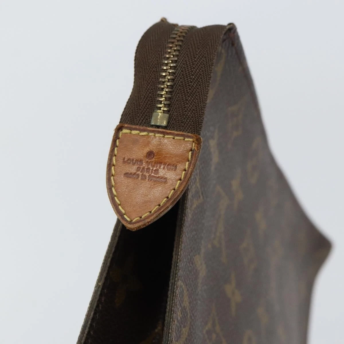 $760 LOUIS VUITTON Monogram Toiletry Pouch 26 France