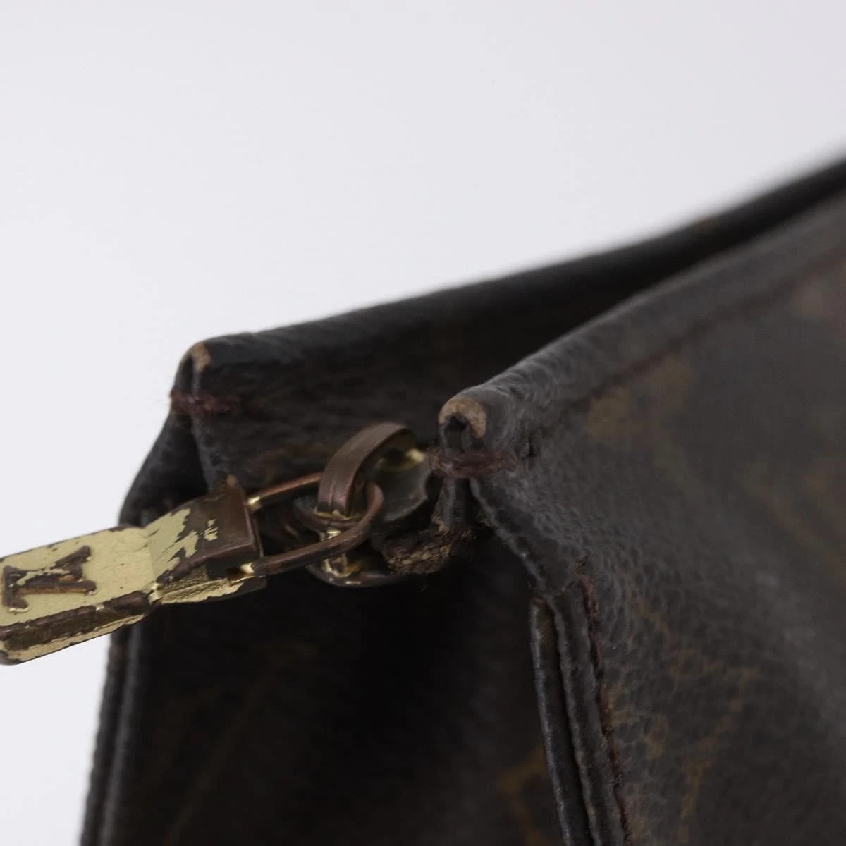 $760 1991 LOUIS VUITTON Monogram Toiletry Pouch 26 TH0971