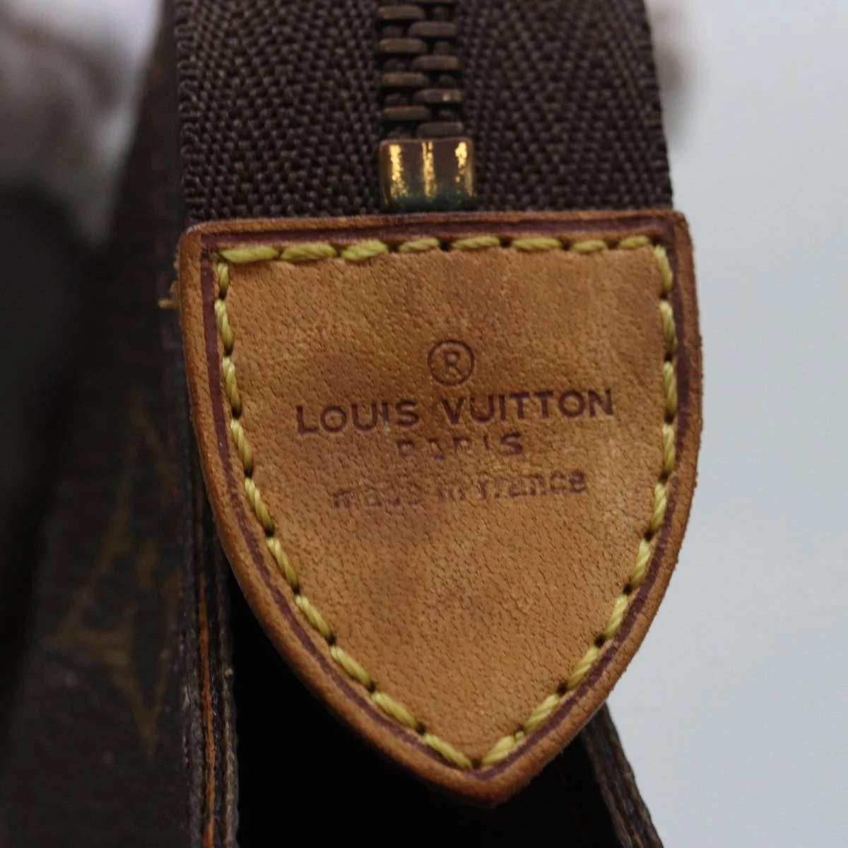 $760 LOUIS VUITTON Monogram Toiletry Pouch 26