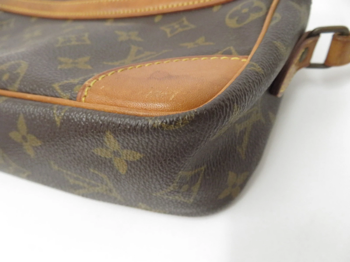 $1,450 2001 Louis Vuitton Monogram Trocadero 27 TH0011