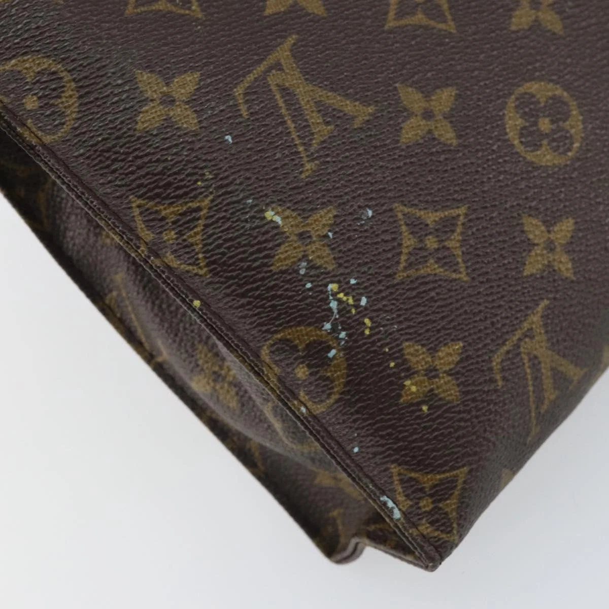$760 LOUIS VUITTON Monogram Toiletry Pouch 26