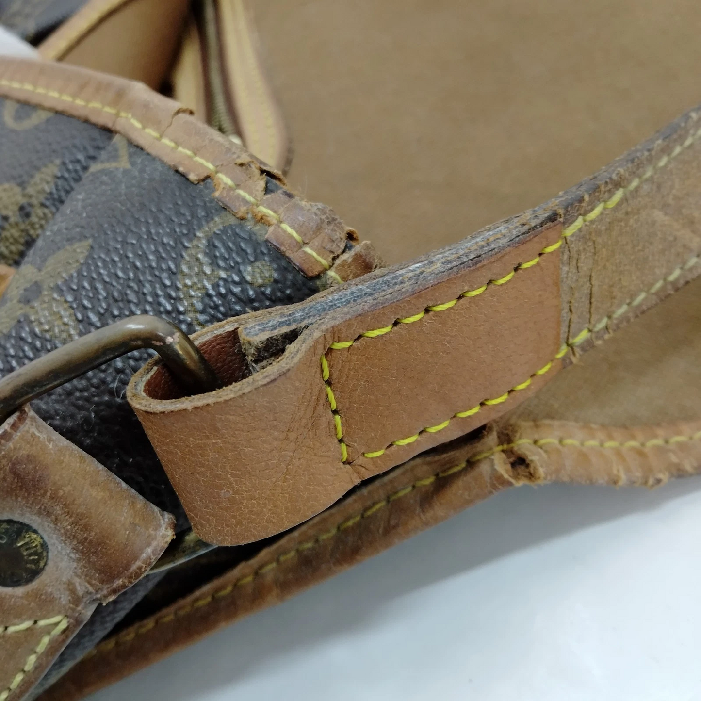 $1550 1992 Louis Vuitton Monogram Sac Gibeciere GM AR0992