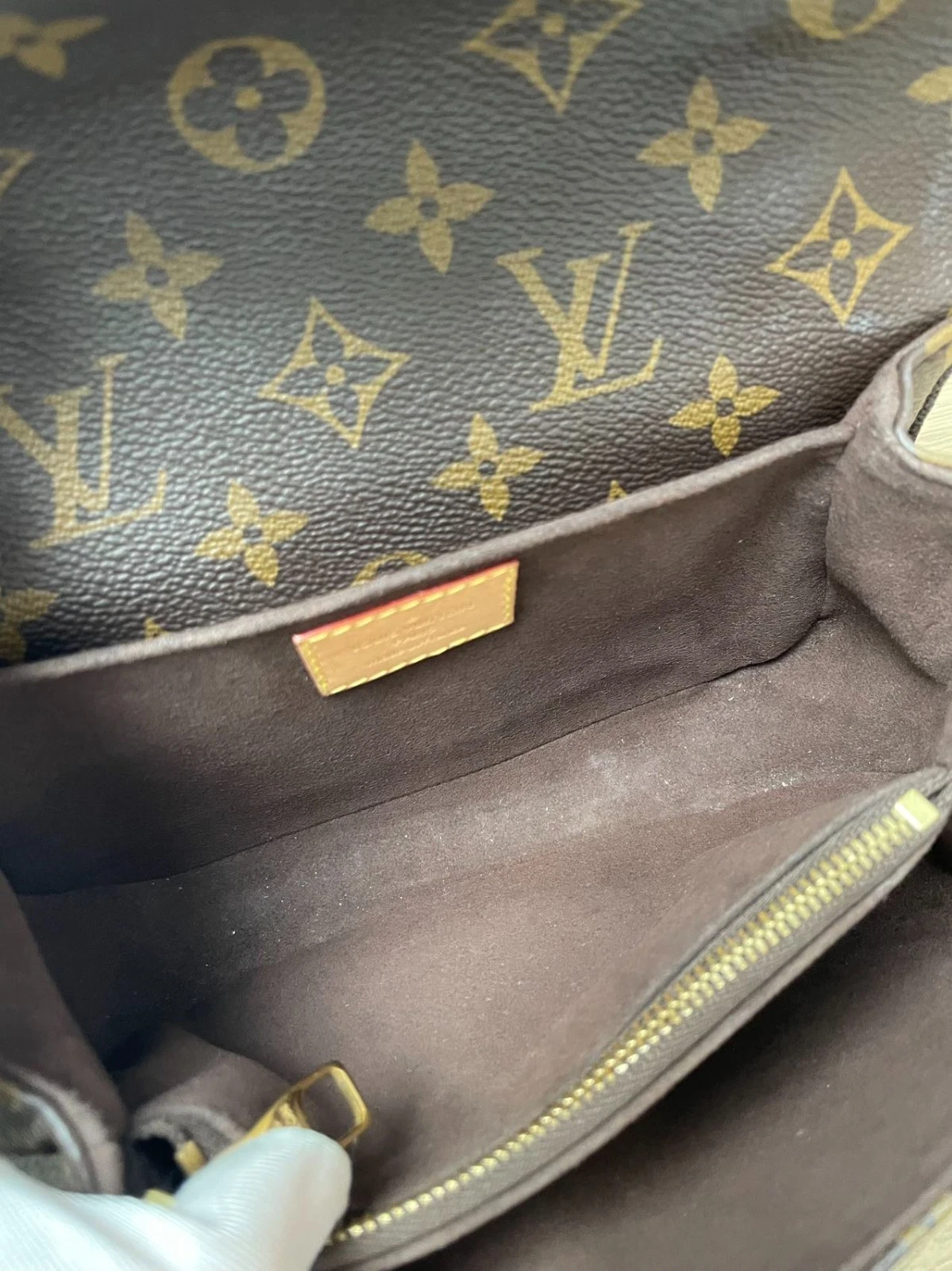 $3350 RFID Louis Vuitton Monogram Pochette Metis East West