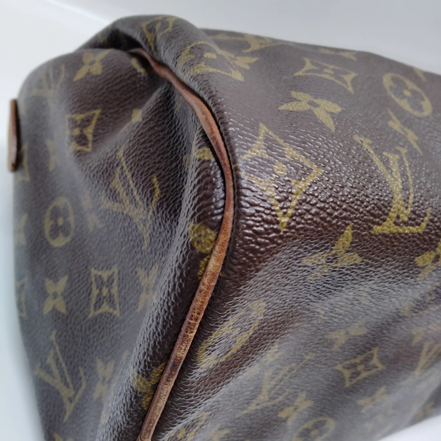 $1490 1987 Louis Vuitton Monogram Speedy 25 MI872