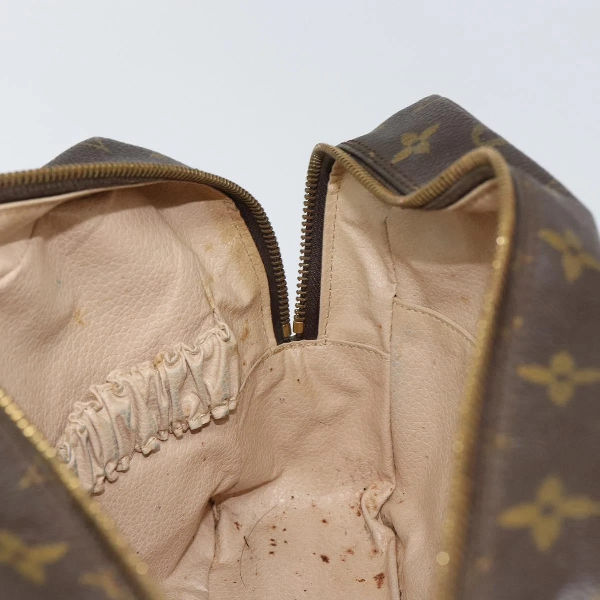 LOUIS VUITTON Monogram Trousse Toilette 28 Clutch Bag M47522 LV Auth 168549