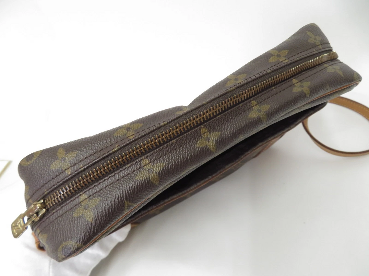$1,450 2001 Louis Vuitton Monogram Trocadero 27 TH0011