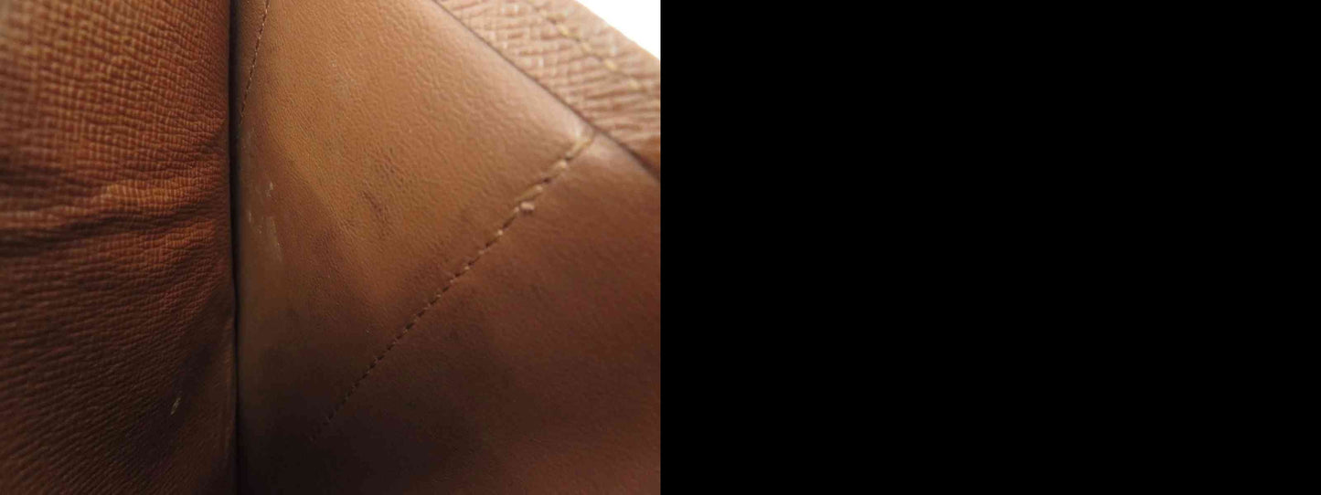 $750 2004 LOUIS VUITTON Monogram Kiss Lock Wallet TH0054