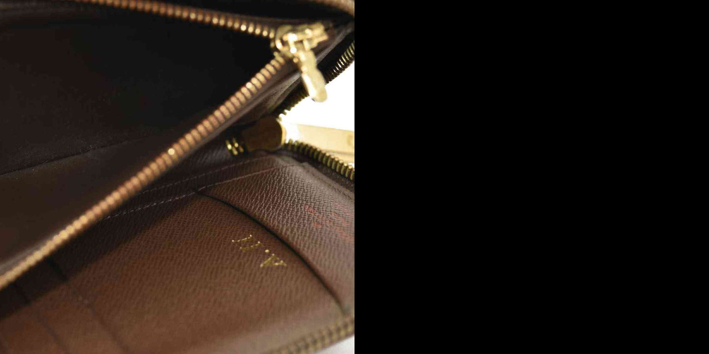 Louis Vuitton  Damier Ebene Compact Zippy Wallet MI3170