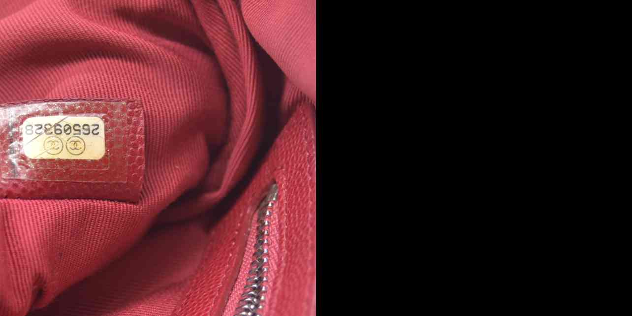 $1425 2019 Chanel Caviar Quilted Medium Cosmetic Case Red