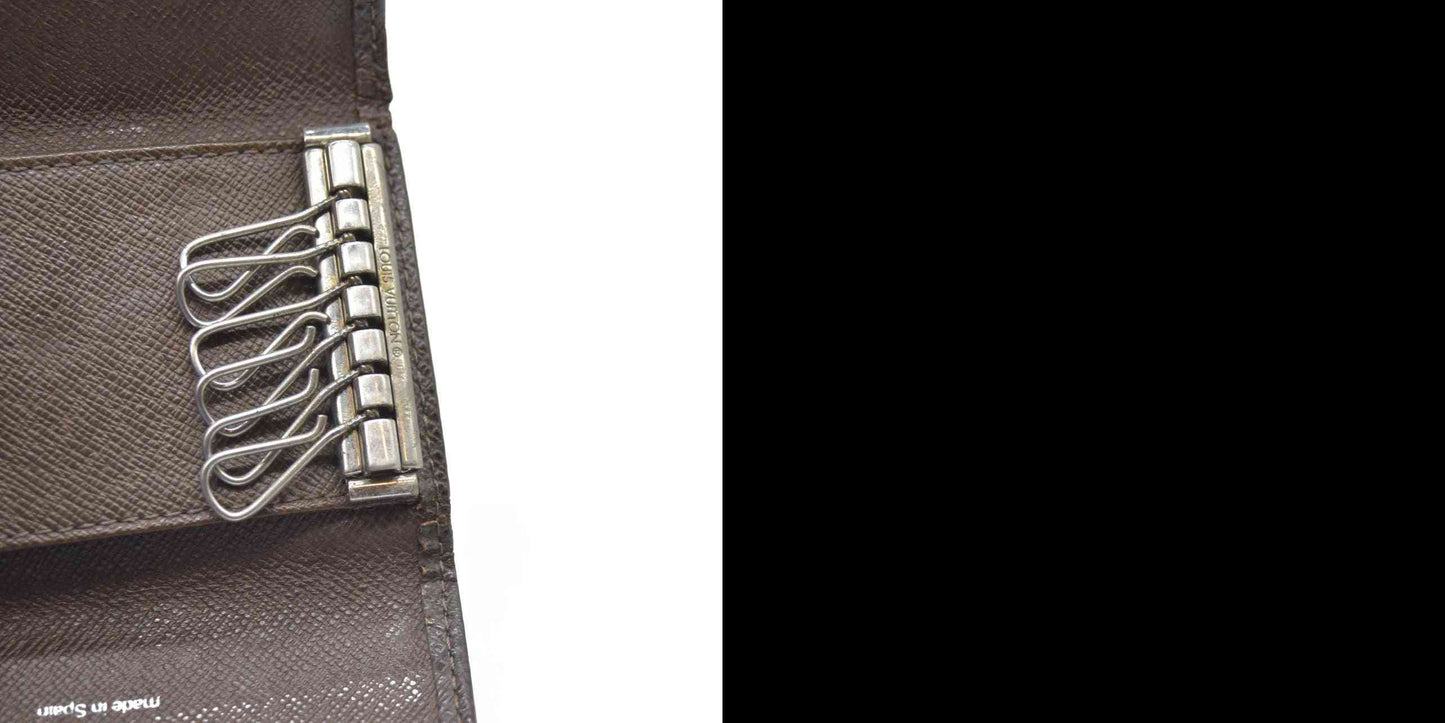 AUCTION $415 Louis Vuitton  Taiga 6 Key Holder Grizzli