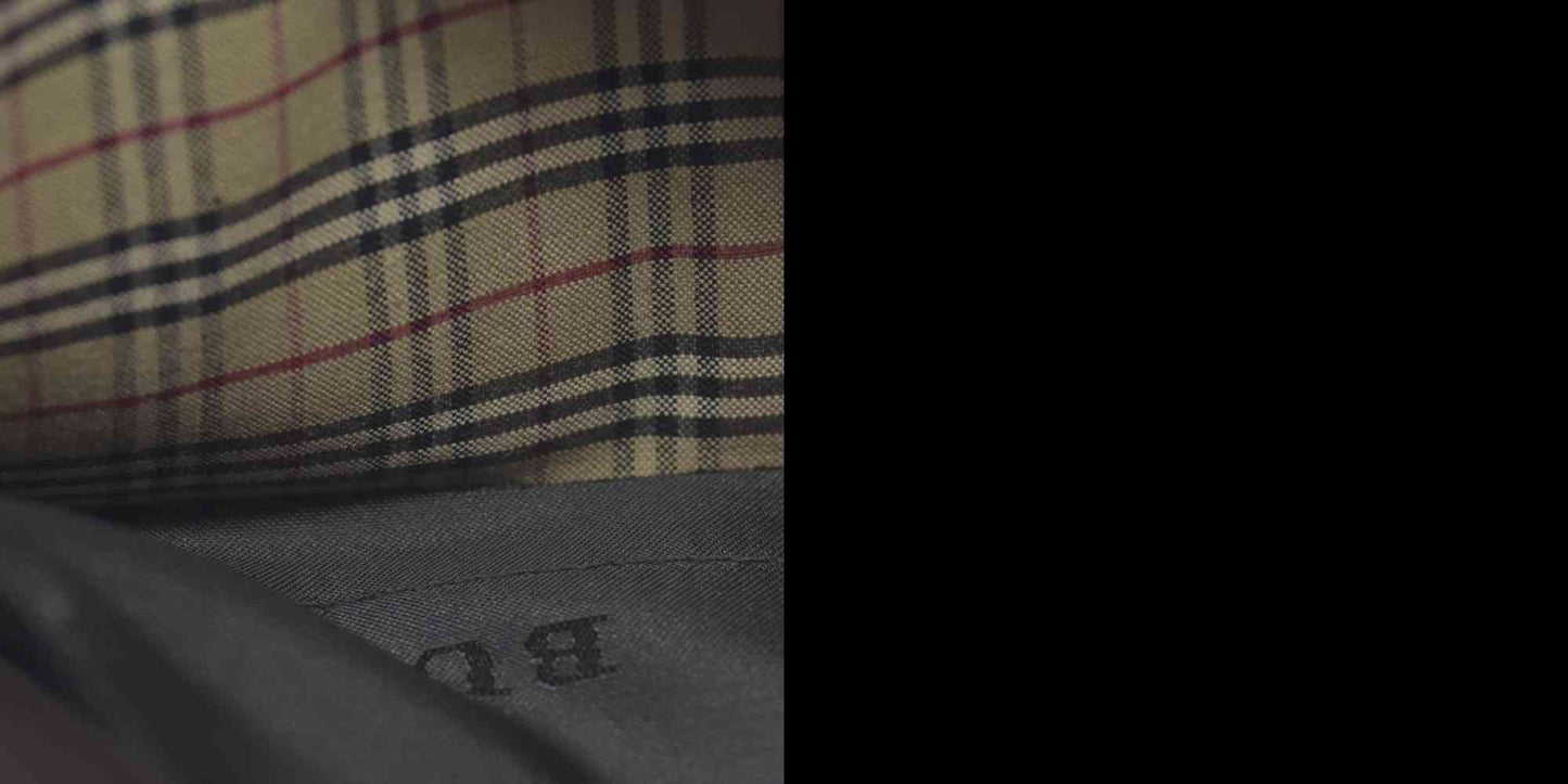 $415 Burberry Bi-Fold Wallet in Black Leather CONSIGNMENT